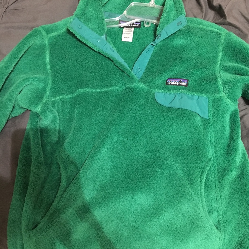 Kelly green Patagonia pullover